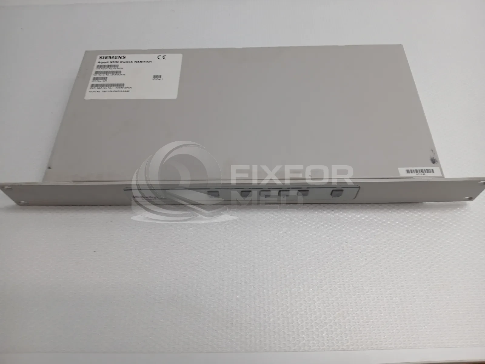4-PORT KVM Switch Raritan - PN 8379328